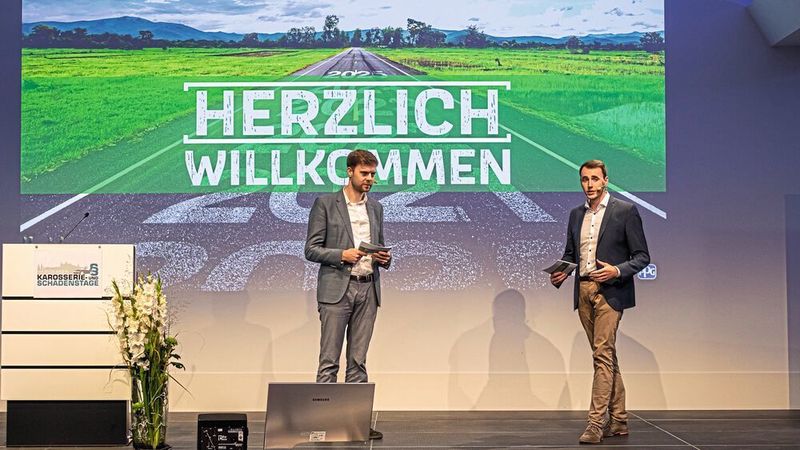 Wie der K&L-Betrieb nachhaltig wirtschaften kann, erläuterten Nils Voskuhl und Lars Worring von PPG Deutschland.  (Stefan Bausewein)