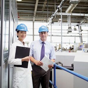 Für viele Unternehmen besteht die zentrale Herausforderung darin, das kontinuierliche Umweltmanagement tief in ihrer Geschäftsstrategie zu verankern – und das von der Management- bis in die Fertigungsebene.