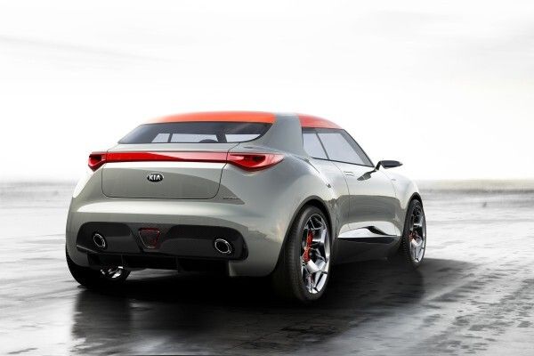 Der KIA provo: Das Coupé-ähnliche Schrägheckmodell wird angetrieben von einem Hybridsystem aus Turbobenziner und Elektromotor mit einer Gesamtleistung von 183 kW (Bild: KIA)