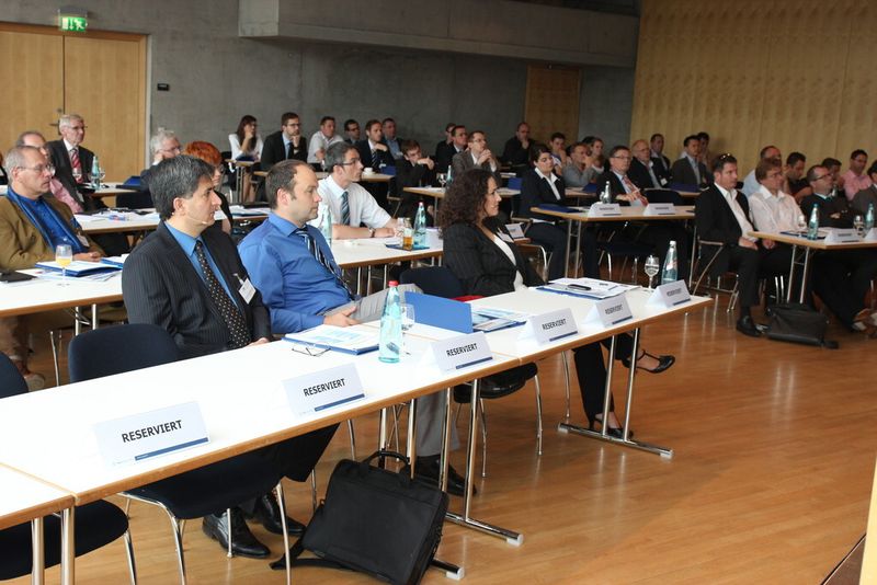 Rund 100 Teilnehmer finden sich zum Fachforum für Hersteller von Implantaten und chirurgischen Instrumenten ein. (Bild: Castagna)