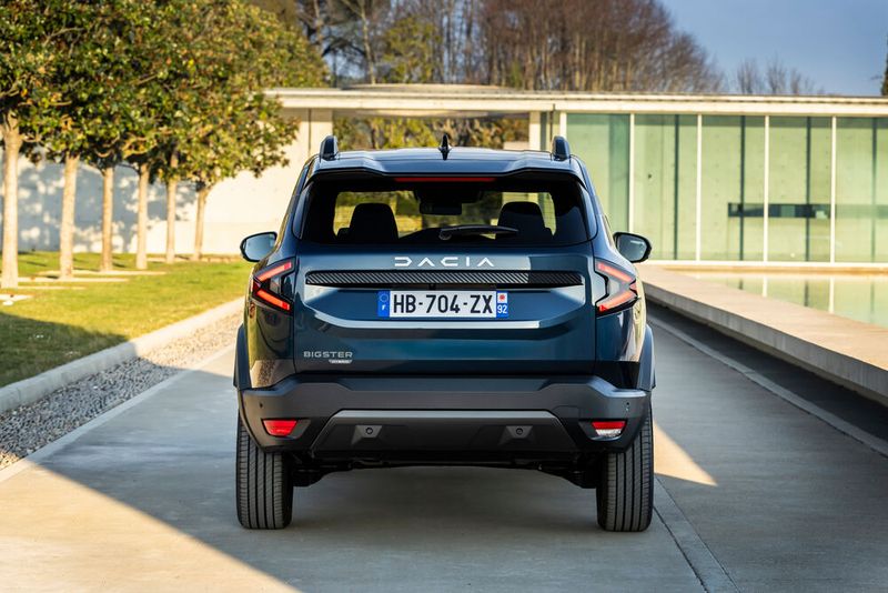 Dacia hat den Bigster bewusst rustikal gestylt, ihm so ein bisschen Outdoor- und Abenteuer-Image mit auf den Weg gegeben. (Bild: Dacia)