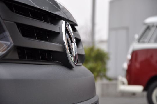 Da, wo sich alt und neu berühren: VW Nutzfahrzeuge ist stolz auf seine Bully-Tradition. (Archiv: Vogel Business Media)