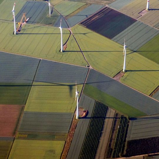 Aktuell stammen rund 88 % des eingebetteten Kohlenstoffs aus fossilen Rohstoffen, wie Erdöl, Erdgas und Kohle statt aus erneuerbaren Quellen. Aktuell stammen rund 88 % des eingebetteten Kohlenstoffs aus fossilen Rohstoffen, wie Erdöl, Erdgas und Kohle statt aus erneuerbaren Quellen.