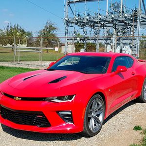 Chevrolet hat den von Grund auf neu entwickelten Camaro vorgestellt. Der Dauerkampf mit dem Ford Mustang geht damit in die nächste Runde.