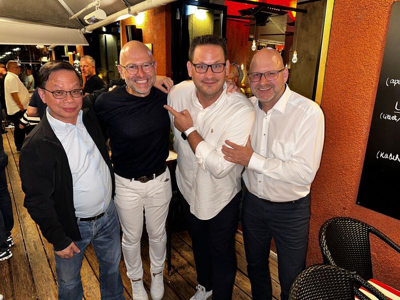 Frank Seifert (Corsair) mit Ken Ho, Maciej Wieczorek und Horst Günther (ZOTAC). (Bild: Vogel IT-Medien)