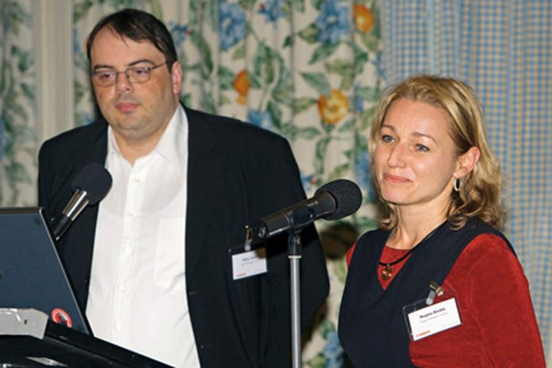 Harry Jacob und Regina Böckle von IT-BUSINESS präsentierten die Ergebnisse. (Archiv: Vogel Business Media)