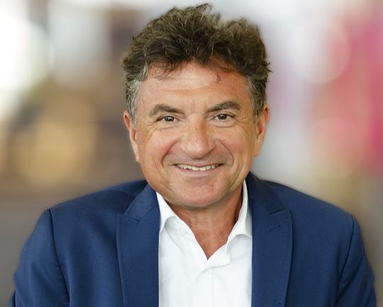 Dr. Ferri Abolhassan ist Vorstandsmitglied Deutsche Telekom und CEO von T Systems.(Bild:  Deutsche Telekom)