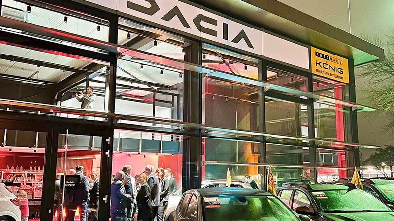 Neuer König-Schauraum in Hoppegarten, nahe der östlichen Berliner Stadtgrenze.(Bild:  Autohaus König)