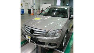 Trotz der geringen Aufprallgeschwindigkeit beläuft sich der Schaden auf rund 7.400 Euro. (Dekra)