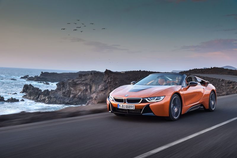 Der im EU-Testzyklus für Plug-in-Hybrid-Fahrzeuge ermittelte, kombinierte Kraftstoffverbrauch beträgt 1,9 l je 100 km für das Coupé sowie 2,1 l je 100 km für den Roadster. (BMW / Wilfried Wulff)