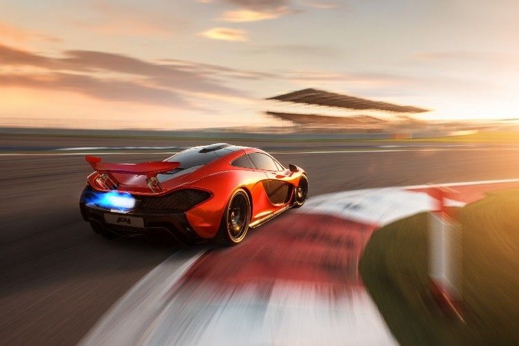 Von oben lasten bei 300 km/h allein auf dem Heckflüge 600 Kilo Abtrieb und sorgen dafür, dass der P1 nicht den Abflug macht. (Foto: McLaren)
