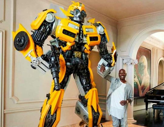 Wird die Zukunft der Roboternutzung einmal nach Transformers aussehen, wie hier dargestellt? Nun, weltweit investieren die Länder in die Robotikentwicklung. Was mit den Millionen- und Milliardenbeträgen geschieht, hat die IFR analysiert. Die Ziele sind durchaus unterschiedlich.(Bild:  S. Malcolm)