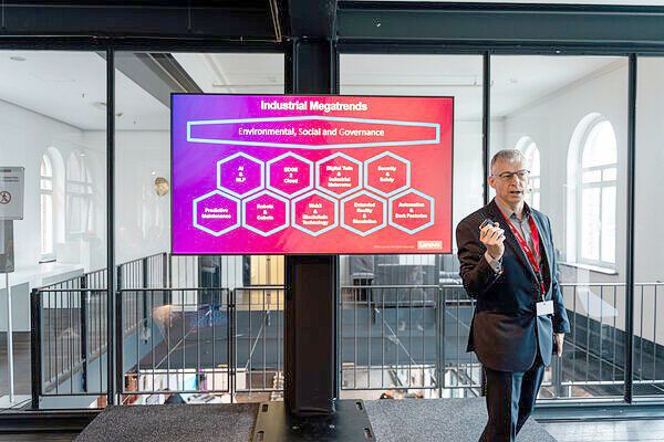 Evolution der IT und ihre Herausforderungen stehen bei Jörg Walther von Lenovo zur Debatte. (Bild: ALSO)