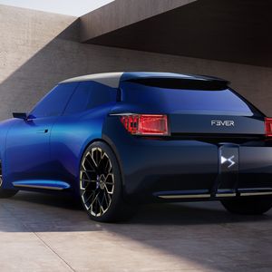 Die französische Stellantis-Tochter DS Automobiles gibt mit der Studie „F3ver Concept“ einen Ausblick auf die künftige Designsprache der Marke.(Bild:  DS Automobiles)