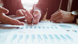 Um neben dem aktuellen Bedarf auch nachhaltige Lösungen für die Personalplanung zu finden, greifen Kommunen oftmals auf externe Berater zurück (© kanchanachitkhamma – Canva.com)