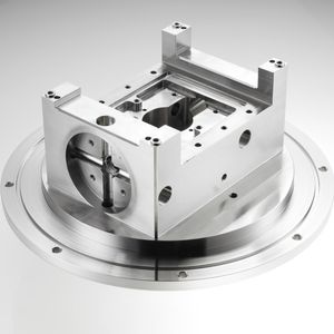 In three shifts, a broad portfolio of components is produced, that will dominantly be used under a high level of mechanical stresses and extreme and aggressive conditions.