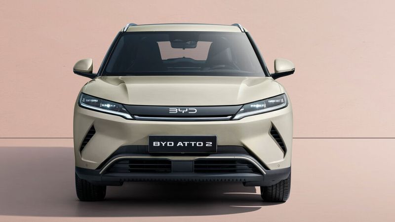 Der Atto 2 bietet eine modern und gefällig gestaltete Front. (Bild: BYD)