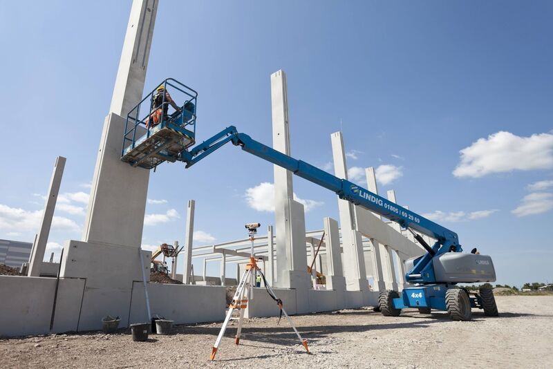 Insgesamt 4000 Stahlbetonteile mit einem Gesamtgewicht von 60.000 t verbaute das Kompetenz-Center Köster-Logistics in Erfurt für die tragende Konstruktion. (Bild: Köster)