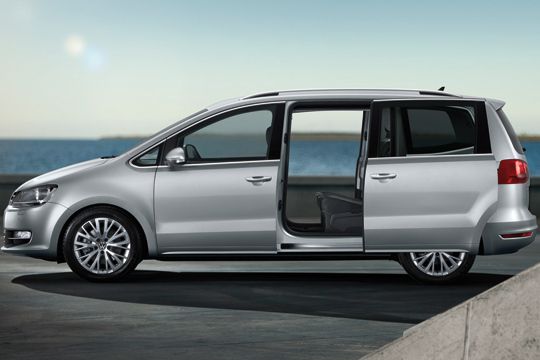 VW stattet das neue Sharan-Modell erstmals mit Schiebetüren im Fond aus. (Archiv: Vogel Business Media)