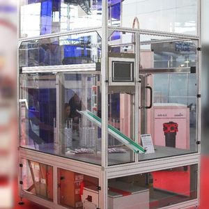 Die Technikerschüler Simon Nowotny und Joachim Geyer haben für Parker-Origa mit Linearantrieben ein 3-Achs-Messemodell entwickelt.