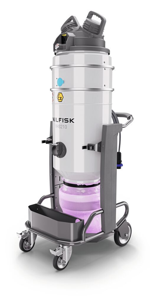 Die Filtrationsausstattung des Industriesaugers beinhalte M-Klasse-Elemente sowie PTFE- und Hepa-14-Upstream-Filter zum Schutz der Belegschaft sowie zur Beseitigung jeglicher Sicherheitsrisiken für Umgebung und Produkte.(Bild:  Nilfisk)