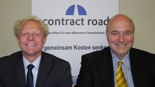 Contract-Road-Geschäftsführer Sven Richter (links) und Barthold Homburg heißen neue Systempartner willkommen. (Bild: Contract Road)