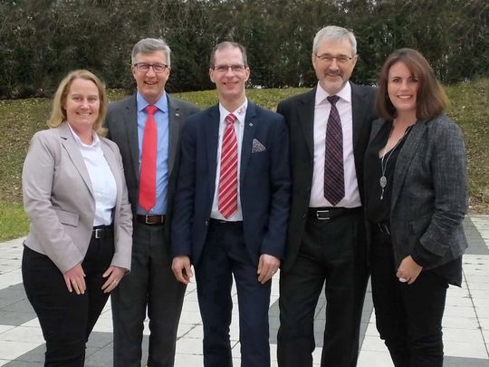 Aktuelle Vorstände der COG Deutschland (v.l.): Stefanie Laufenberg-van Rickelen (van Rickelen), Vorstandsvorsitzender Dr. Wolfgang Heinbach (German Machine Parts), stellvertretender Vorstandsvorsitzender Axel Wagner (Würth eiSos); Kassierer Matthias Kohls (Bombardier) und Anke Bartel (TQ) Aktuelle Vorstände der COG Deutschland (v.l.): Stefanie Laufenberg-van Rickelen (van Rickelen), Vorstandsvorsitzender Dr. Wolfgang Heinbach (German Machine Parts), stellvertretender Vorstandsvorsitzender Axel Wagner (Würth eiSos); Kassierer Matthias Kohls (Bombardier) und Anke Bartel (TQ)