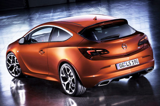 Ebenfalls serienmäßig ist das adaptive Fahrwerk. (Opel)