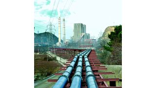 Hydraulischer Transport von Bettasche in einem Kraftwerk in Südeuropa. Die verschleißgeschützte Rohrleitung ist mit 
Schmelzbasalt Abresist ausgekleidet.  (Bild: Kalenborn)