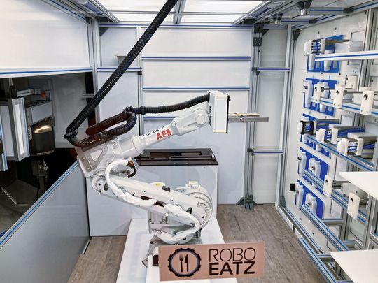 Hier werkt der Roboter: Bei Roboeatz übernimmt ein Roboter die Kochaufgaben. Hier werkt der Roboter: Bei Roboeatz übernimmt ein Roboter die Kochaufgaben.