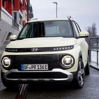 Beim Inster gibt es hinsichtlich des kommenden Rufs in die Vertragsbetriebe gleich mehrfachen Handlungsbedarf. (Bild: Hyundai)