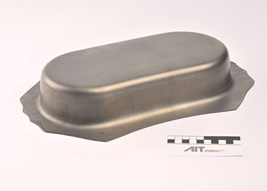 Bauteil aus Titan, das am Austrian Institute of Technology (AIT) in Ranshofen mit einer ganz Neuen Art der Umformung hergestellt wurde. Lesen Sie hier, welche wirtschaftlichen und technischen Vorteile für Titanbauteile sich so für die Zukunft ergeben können ...(Bild:  AIT / Joh. Zinner)