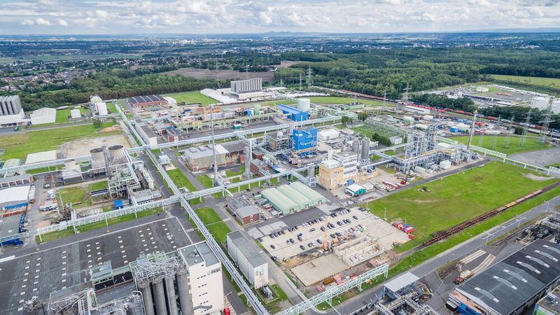 20. Chemiepark Knapsack:
Auf Platz 20 der größten Chemieparks in Deutschland mit einer Fläche von 180 ha befindet sich der Chemiepark Knapsack. Im Jahr 1907 eröffneten die Betreiber das Werksgelände und mittlerweile befinden sich 30 Unternehmen am Standort. Für weitere Ansiedlungen verfügt der Chemiepark aktuell über 33 ha Freifläche. 
 (Quelle: Yncoris)