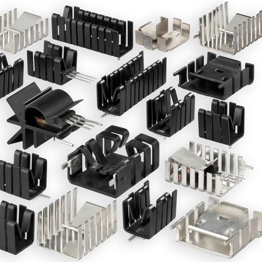 Bild 1: Fingerkühlkörper aus Aluminium- oder Kupfermaterial mit integrierter Halbleiterbefestigungsmöglichkeit gewährleisten eine effiziente Entwärmung auf der Leiterkarte. Bild 1: Fingerkühlkörper aus Aluminium- oder Kupfermaterial mit integrierter Halbleiterbefestigungsmöglichkeit gewährleisten eine effiziente Entwärmung auf der Leiterkarte.