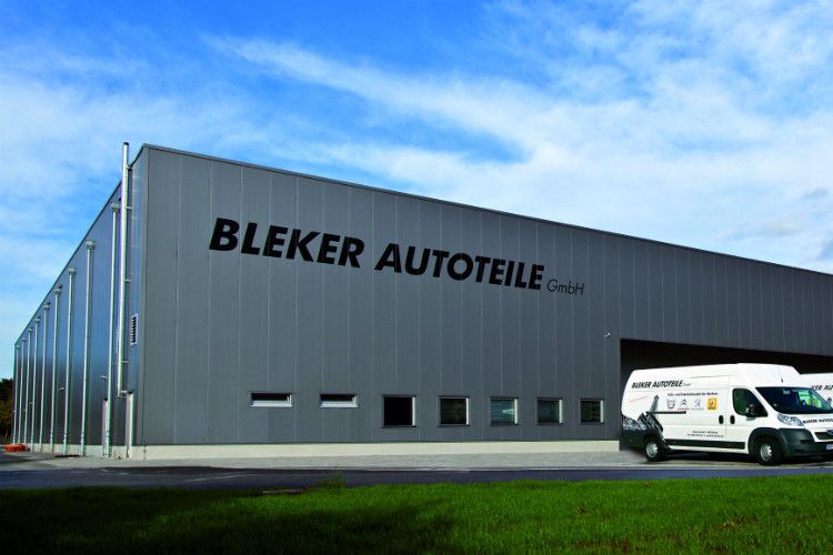 Die Bleker-Gruppe ist längst mehr als ein reiner Kfz-Betrieb. Große Bedeutung hat mittlerweile auch die Autoteile-Tochter, mit der das Unternehmen aus Borken andere Betriebe in Deutschland und den Niederlanden beliefert. (Foto: Bleker)