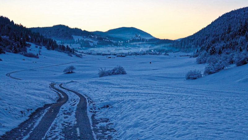 Blick auf das Dorf Retje im slowenischen Teil der Dinarischen Alpen. (Bild: Kristina Glojek, Universität von Nova Gorica)