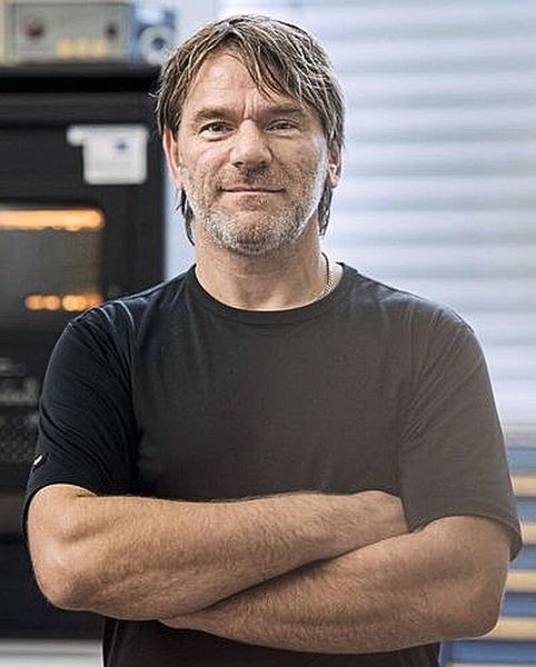 Sven Hübner, Head of Toolmaking at Dressel + Höfner Automotive: “The process has become significantly more resilient with the new ejector pins, and the process window for the application engineer at the injection moulding machine has thus opened up considerably.”  (Source: Dressel + Höfner Automotive)