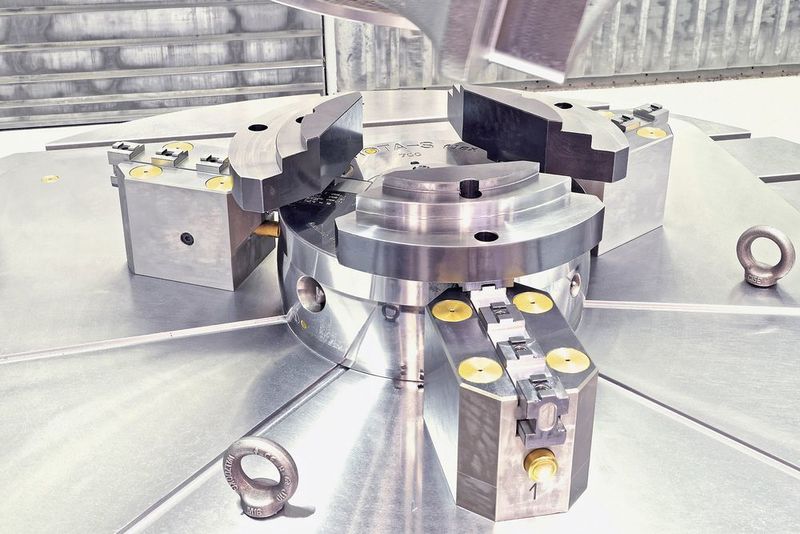 Das Schunk-Handspannfutter Rota-S flex wiegt bis zu 60 % weniger als konventionelle Drehfutter und deckt einen besonders großen Spannbereich ab. (Schunk)