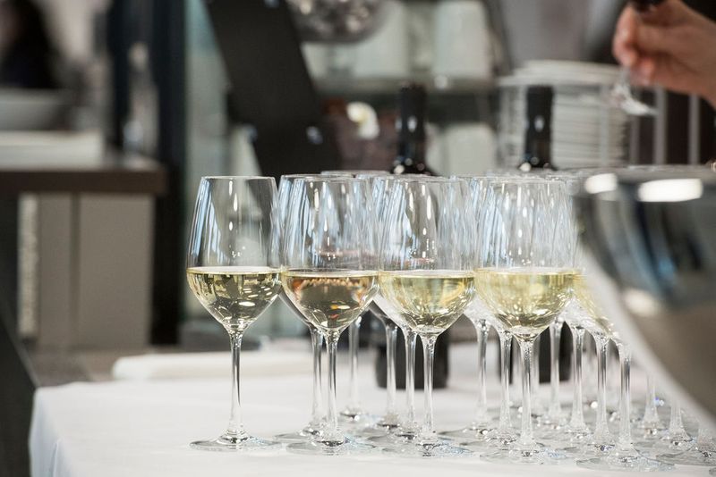 Der Kongress und die Tischmesse im Foyer boten einen angenehmen Rahmen für Gespräche und das Networking. (Thomas Entzeroth)