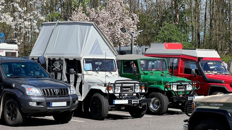 Viel zu feiern: Das Jubiläum 75 Jahre Land Cruiser wird in der Kölner Toyota Collection und mit einem Buschtaxi-Treffen in Thüringen zelebriert, (Bild: Toyota)