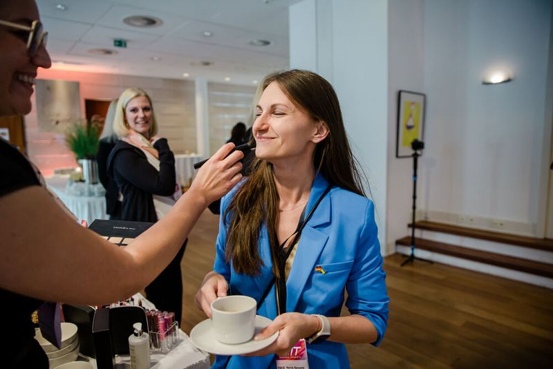 Ein bisschen Zeit für Beauty und Entspannung durfte nicht fehlen – hier auf dem Foto Xenia Sausele von IONOS. (Bild: www.hamann.photo)