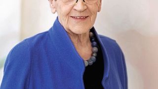 „Frauen tragen in der Corona-Krise die Hauptlast“ – die ehemalige Bundestagspräsidentin Rita Süssmuth appelliert deshalb an die Industrie: Schafft endlich Geschlechtergerechtigkeit! (Bild: © bene! Verlag, Verlagsgruppe Droemer Knaur GmbH & Co. KG, Foto: Julia Baumgart )