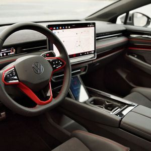 Innen wurde das Showcar etwas sportlicher eingerichtet.(Bild:  Volkswagen)