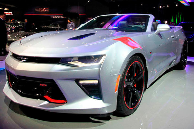 Auch der Chevrolet Camaro fällt in diese Kategorie. (Foto: Marcel Sommer/pressinform)