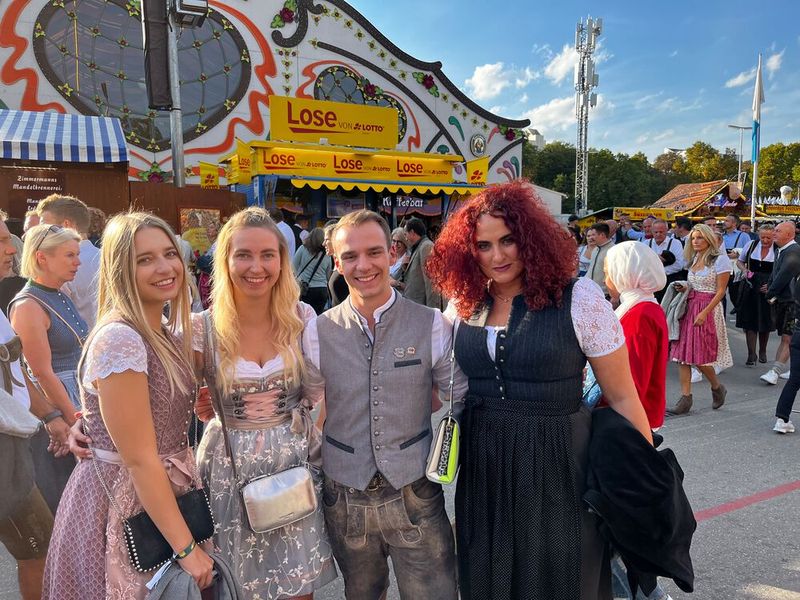 Besa, IT-BUSINESS, mit dem Vendosoft Team. (Bild: Vogel IT-Medien GmbH)