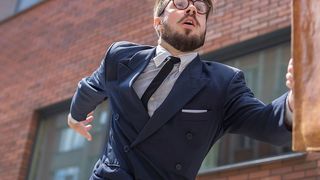 Wenn wir z.B. einem Bus nachrennen, müssen Muskeln fehlerfrei zusammenarbeiten, um hohe Geschwindigkeiten zu erreichen. Nun zeigt sich, dass ein bestimmter Nervenzelltyp im Hirnstamm hilft, Hochgeschwindigkeitsbewegungen durchzuführen.  (©master1305 - stock.adobe.com)