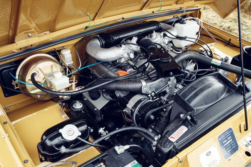 Auch unter der Haube wurde restauriert: Der 3,5-Liter-V8 von Rover sieht wie neu aus. (Land Rover)