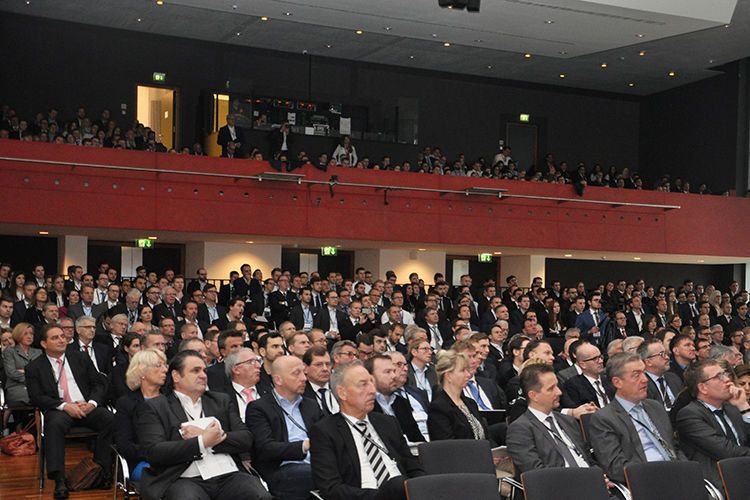 Die Stadthalle Nürtingen war zum 17. Tag der Automobilwirtschaft sehr gut besucht. (Grimm / »kfz-betrieb«)