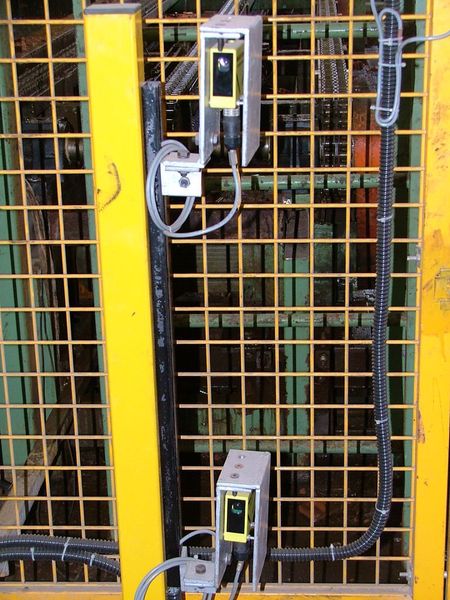 Zutrittsüberwachung mit einstrahliger Unfallschutz-Lichtschranke Spot in Einweg-Ausführung. Bild: Jokab Safety (Archiv: Vogel Business Media)