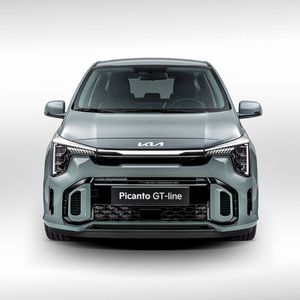 Kia hat den Picanto überarbeitet. Vorn bekommt er eine ganz neue Front samt schmalen LED-Scheinwerfern.(Bild:  Kia)